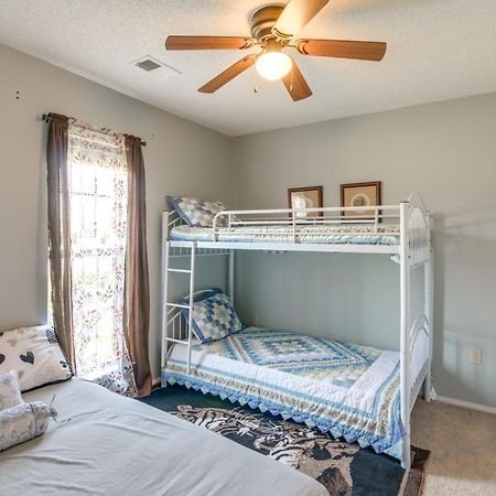 Horn Lake Home With Yard - 8 Mi To Graceland! Bagian luar foto