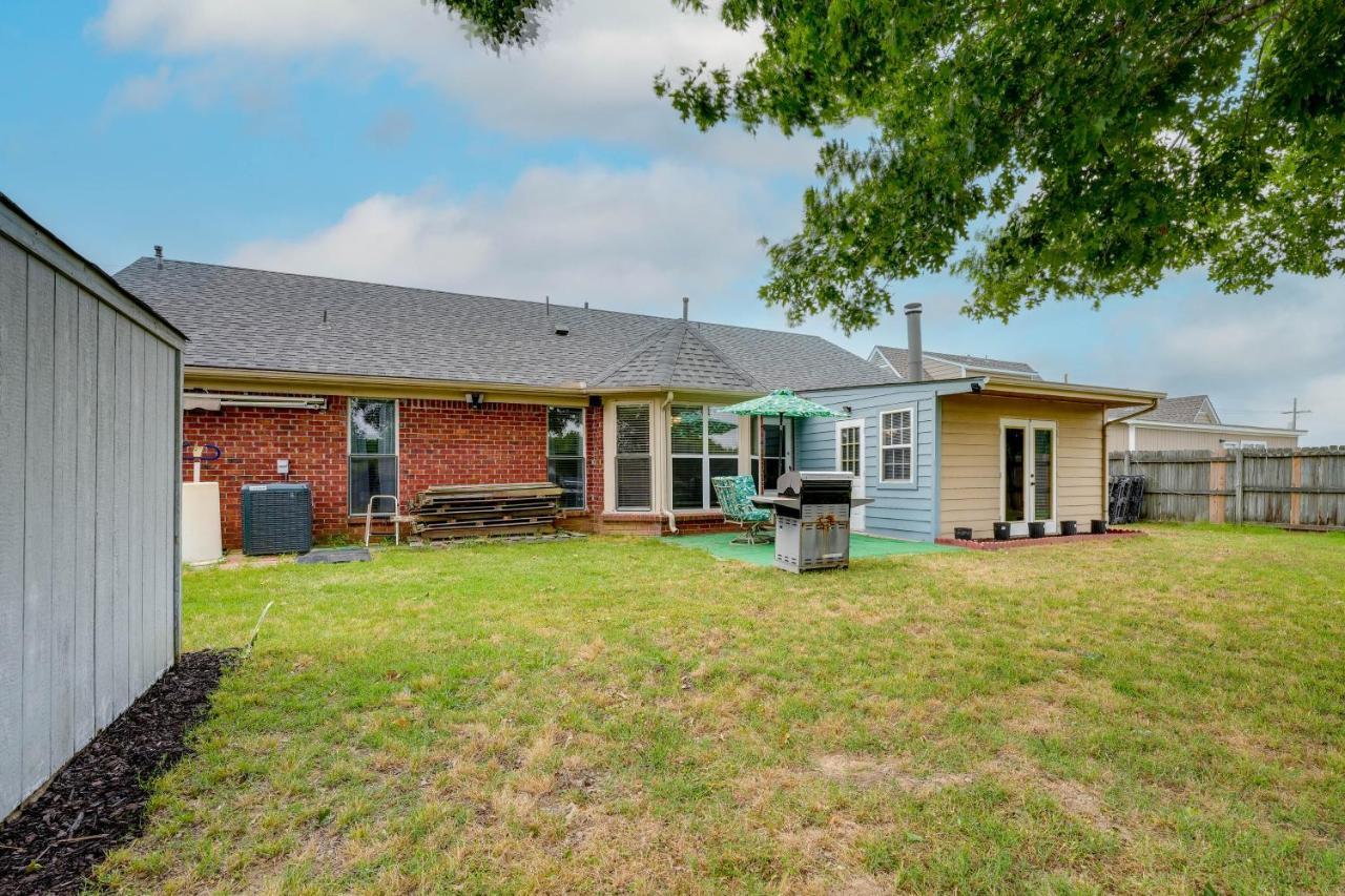 Horn Lake Home With Yard - 8 Mi To Graceland! Bagian luar foto